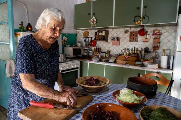 Δέσποινα Μουζουράκη-Μαρτάκη: η πρώτη μαγείρισσα του Έμπωνα