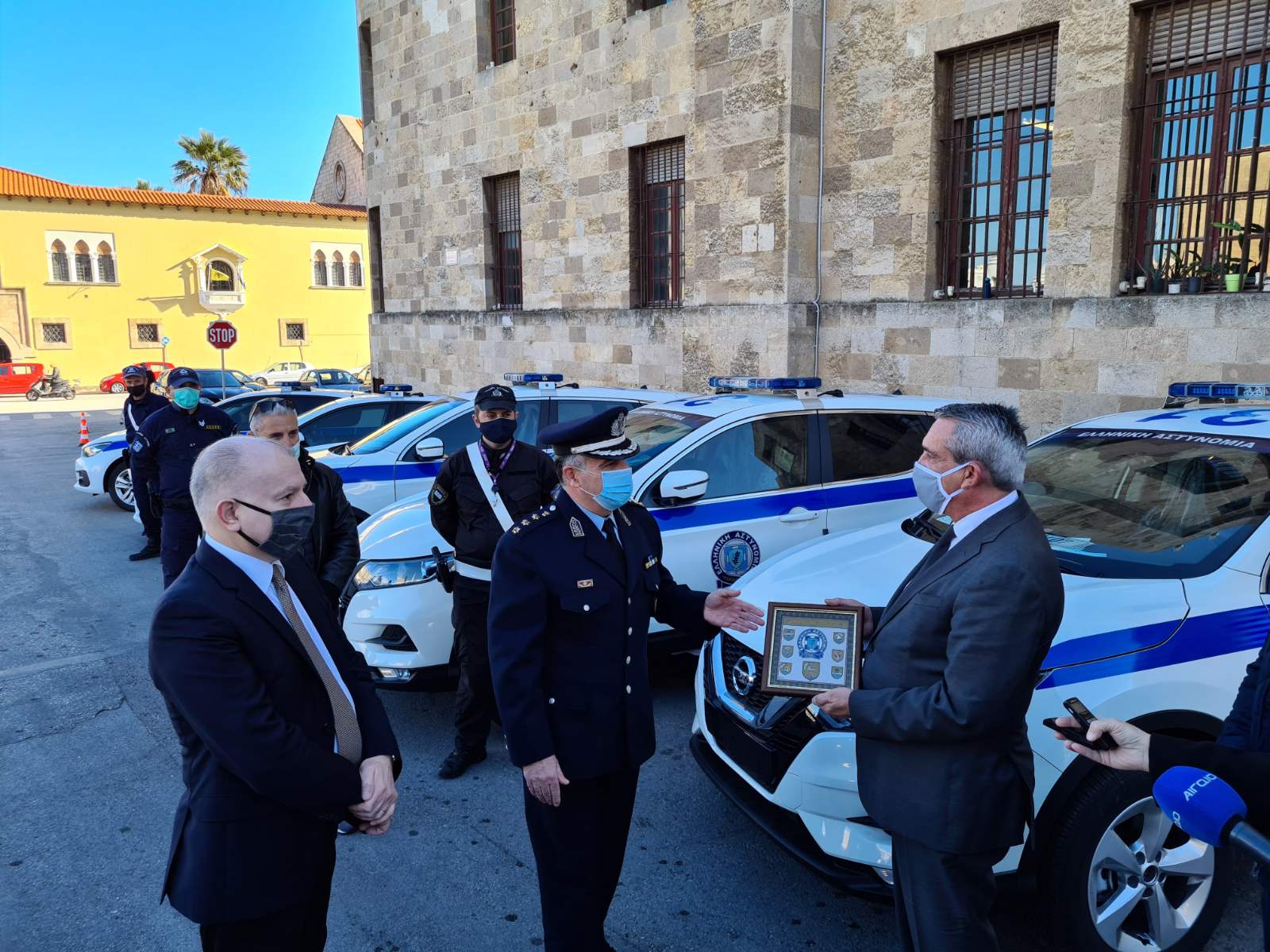 Με δέκα νέα οχήματα ενισχύθηκε η Αστυνομική Διεύθυνση Ρόδου μέσα από τους ευρωπαϊκούς πόρους της Περιφέρειας