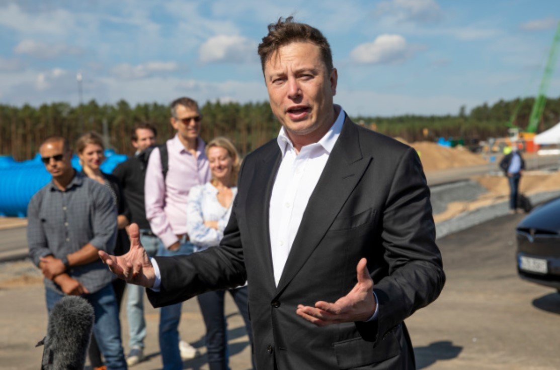 Ο Elon Musk παραδέχεται πως προσπάθησε να πουλήσει την Tesla στην Apple