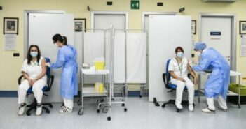 Κορωνοϊός: Αρχίζει σήμερα ο εμβολιασμός των υγειονομικών στα νοσοκομεία του ΕΣΥ