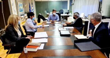 Συνάντηση εργασίας με τον Υπουργό Τουρισμού Χάρη Θεοχάρη, είχε το απόγευμα της Πέμπτης στο Υπουργείο, ο Περιφερειάρχης Νοτίου Αιγαίου, Γιώργος Χατζημάρκος.