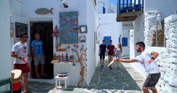 Αφιερωμένη στα νησιά του Νοτίου Αιγαίου η εκπομπή «Χωρίς πυξίδα», που κάνει πρεμιέρα την Κυριακή στην ΕΡΤ 2