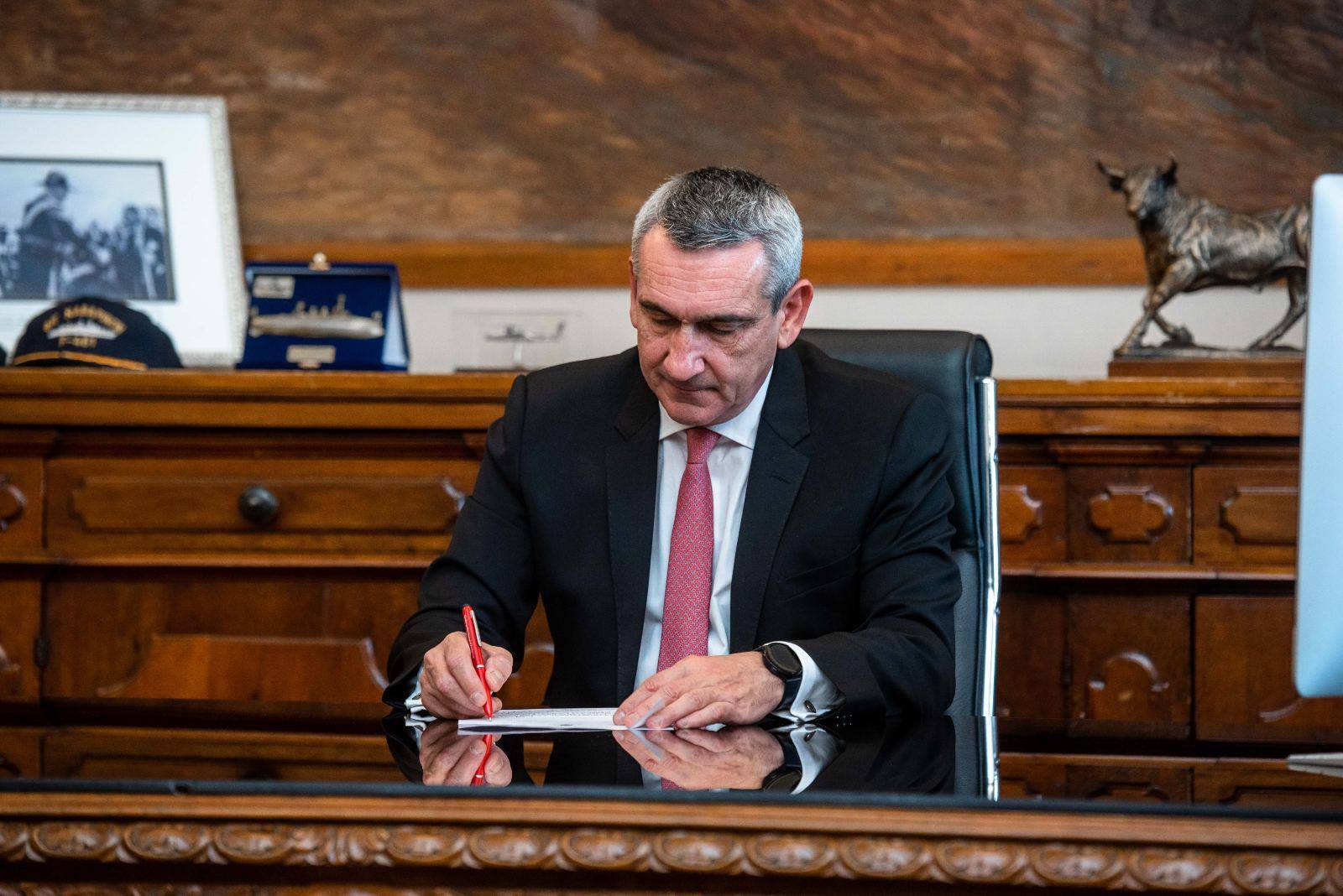 Τον περιορισμό των συνεχών διαδηλώσεων των αρνητών των εμβολίων ζητά ο Περιφερειάρχης