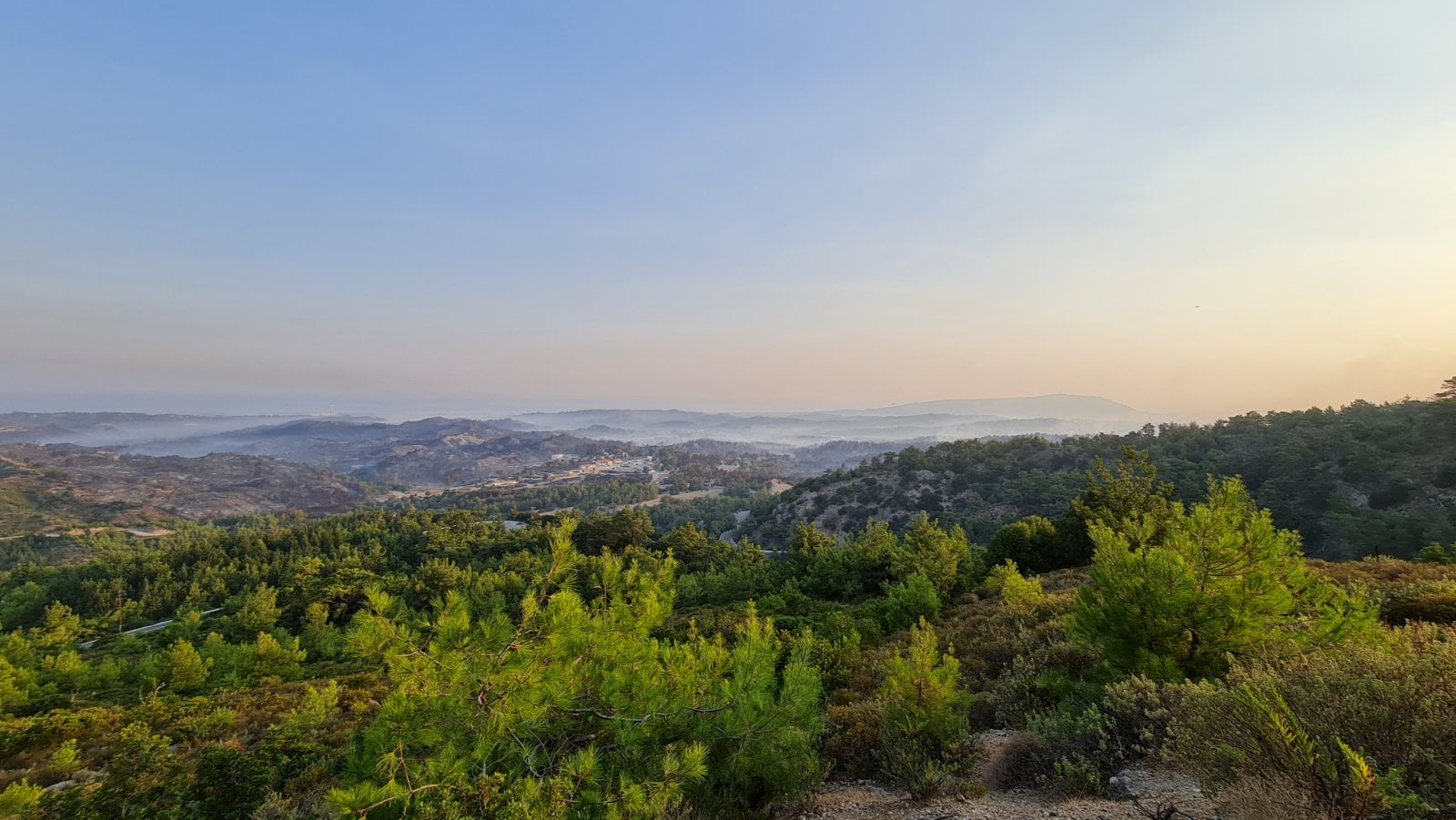 Σε ύφεση η φωτιά στη Ρόδο