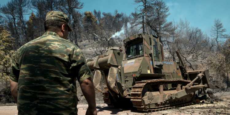 Η συνδρομή του στρατού στην αντιμετώπιση των πυρκαγιών