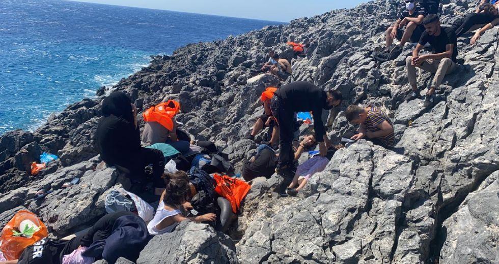 Επιχείρηση διάσωσης για 37 ναυαγούς πρόσφυγες που μεταφέρθηκαν στο ΚΥΤ της Κω