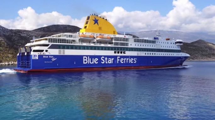 Καστελλόριζο: Συγκίνηση στο λιμάνι της Μεγίστης Ο καπετάνιος του Blue Star Patmos ύψωσε τη σημαία