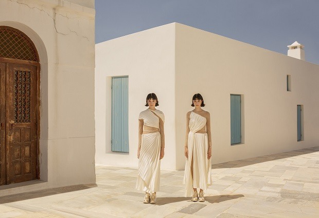 Dior: Με φόντο τη Μήλο η νέα κολεξιόν του κορυφαίου γαλλικού οίκου μόδας