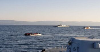 Λέμβος με αλλοδαπούς στο Αιγαίο συνοδεία σκαφών τουρκικής ακτοφυλακής - Γ. Πλακιωτάκης: Για μια ακόμα φορά, η Τουρκία συμπεριφέρθηκε ως κράτος - πειρατής