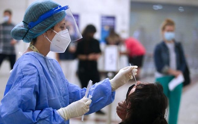 ΕΡΓΑΝΗ : 21.000 ανεμβολίαστοι εργαζόμενοι χωρίς rapid test