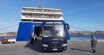 Κ.Μπιζάς -Πάρος - Ναυάγιο : Με το "Blue Star Naxos" έφυγαν οι 63 μετανάστες