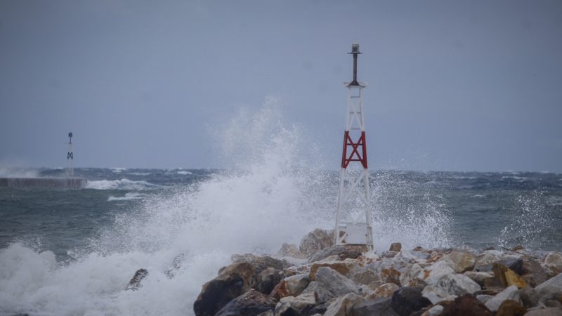 Προβλήματα στα ακτοπλοϊκά δρομολόγια Στο Αιγαίο οι άνεμοι φθάνουν τα 10 μποφόρ