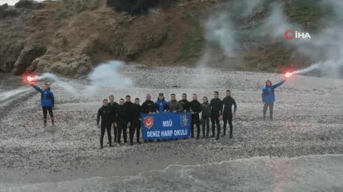 Προκλητικό τουρκικό βίντεο μετά τις απειλές Ακάρ : Σπουδαστές του Ναυτικού κολυμπούν «την απόσταση για το Καστελλόριζο»