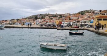 Θεοφάνεια στην ακριτική Χάλκη «Τα μικρά νησιά μεγαλώνουν την Ελλάδα σε μέγεθος και ψυχή»