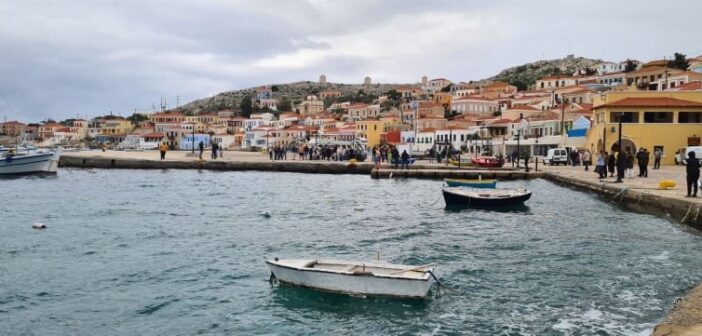 Θεοφάνεια στην ακριτική Χάλκη «Τα μικρά νησιά μεγαλώνουν την Ελλάδα σε μέγεθος και ψυχή»