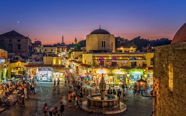 HolidayCheck | Κρήτη και Ρόδος στο top5 των προκρατήσεων για το καλοκαίρι του 2022