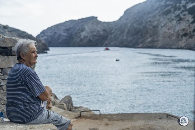 Κίναρος: Η Κυρά Ρηνιώ και η ιστορία της γίνεται νησιώτικο τραγούδι!