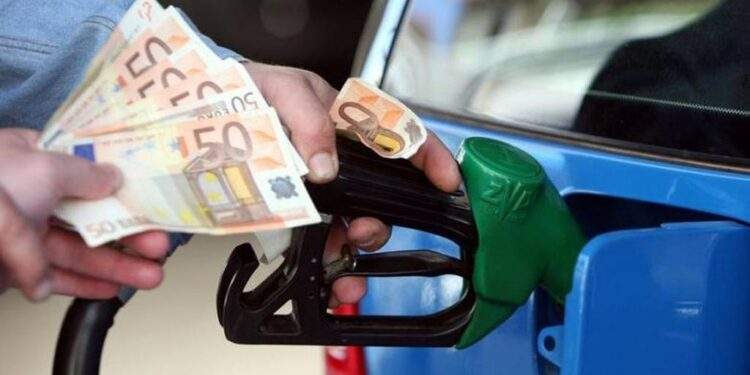 ΟΕΒΕΔ: Παρέμβαση προς Υπουργούς της Κυβέρνησης για τη μείωση του ΦΠΑ και του ειδικού φόρου κατανάλωσης στα καύσιμα