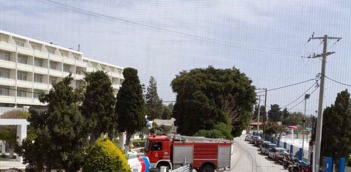 Φωτιά σε κολώνα της ΔΕΗ άφησε χωρίς ρεύμα περιοχή ανάμεσα σε Ιαλυσό και Κρεμαστή