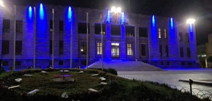 Ο Δήμος Ρόδου φωτίζει μπλε το Δημαρχείο για τα παιδιά με σοβαρές ασθένειες