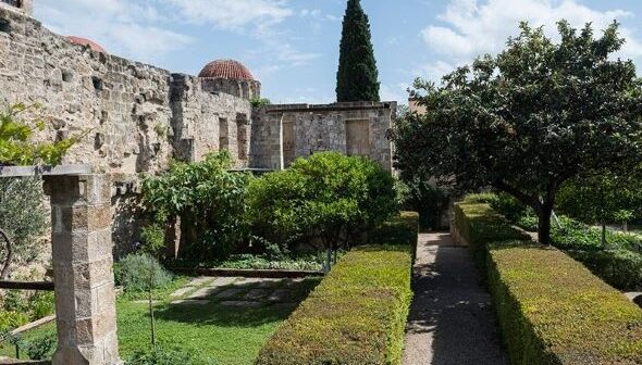 Ο σπάνιος Μεσαιωνικός Κήπος του Ιδρύματος Marc de Montalembert