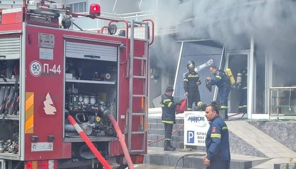 Φωτιά στο κατάστημα "Ράδιο Μαρκόνι"  Κάηκε ολοσχερώς 