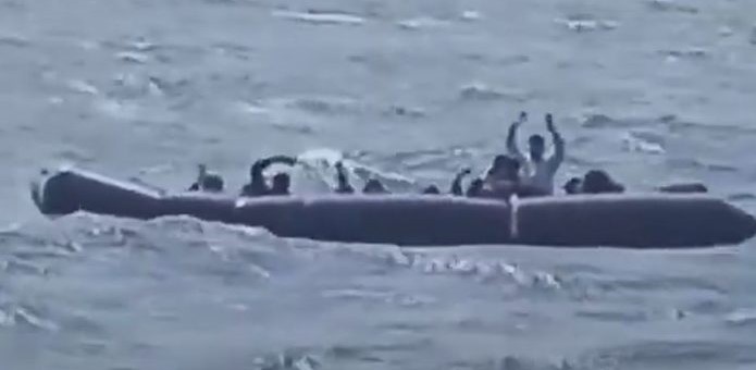 Επιχείρηση διάσωσης μεταναστών από το Λιμενικό Σώμα στη θαλάσσια περιοχή βορειοανατολικά της Ρόδου (video)