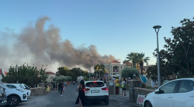 Κατεσβέσθη η φωτιά σε ξενοδοχείο στη Νότια Ρόδο