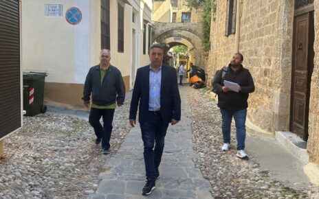 Στ.Δράκος: "Κατασκευάστηκε το δίκτυο ΑμΕΑ στην οδό Ιπποδάμου Μεσαιωνικής πόλης"