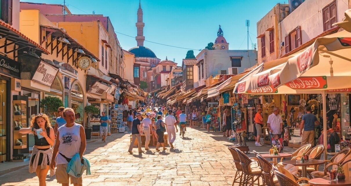 Πλώρη για πάνω από 18,2 δισ ευρώ βάζει εφέτος ο ελληνικός τουρισμός