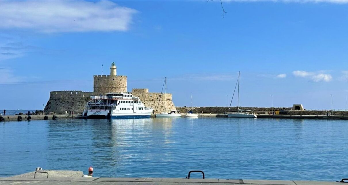 Η Ελλάδα στις πρώτες θέσεις στις πωλήσεις ταξιδιών στη βρετανική αγορά τον Μάιο
