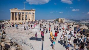 Ρεκόρ όλων των εποχών για την Ελλάδα με 2 εκατομμύρια αφίξεις τουριστών τον Οκτώβριο