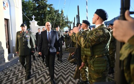 Στη Σύμη ο Νίκος Δένδιας