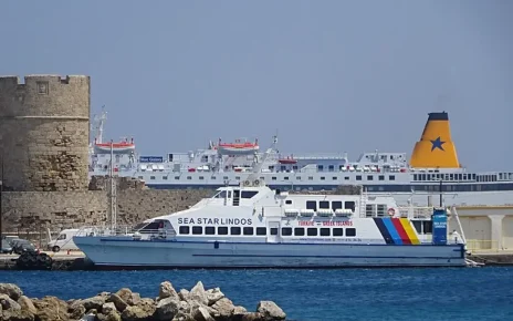 Πρόσκρουση του «Sea Star Lindos» στο λιμάνι της Ρόδου κατά τη διαδικασία κατάπλου