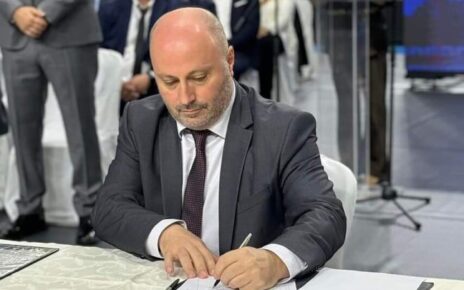 K. Xαλκιάς στον RV : Αδικαιολόγητη υστέρηση εσόδων, «βιομηχανία» απευθείας αναθέσεων