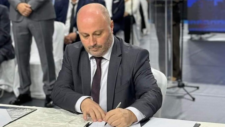 K. Xαλκιάς στον RV : Αδικαιολόγητη υστέρηση εσόδων, «βιομηχανία» απευθείας αναθέσεων