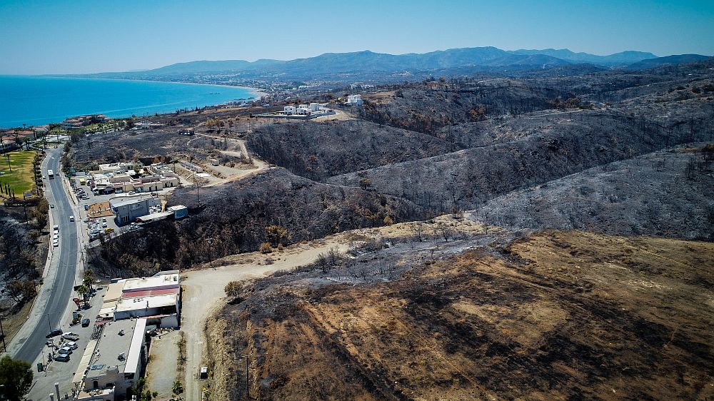 Έφοδος με εντολή εισαγγελέα στο αρχηγείο Πυροσβεστικής για «εξαφανισμένες» συνομιλίες της Ρόδου