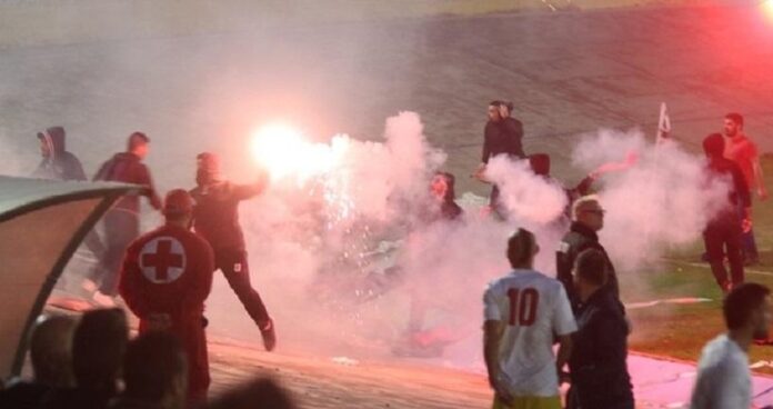 Επίσημη ανακοίνωση εξέδωσε η αστυνομία για τα επεισόδια που έλαβαν χώρα χθες το βράδυ έξω από το Δημοτικό Στάδιο “Διαγόρας”, μετά τον εντός έδρας αγώνα της ομάδας με την Παναχαϊκή.