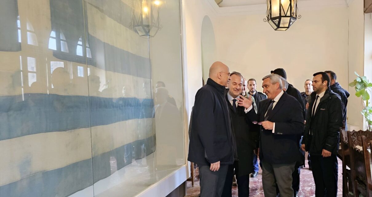 Τον Υπουργό Εθνικής Άμυνας υποδέχθηκε στο γραφείο του ο Περιφερειάρχης Γιώργος Χατζημάρκος