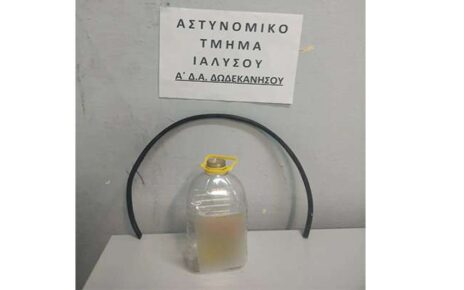 Συνελήφθη 54χρονος που αφαιρούσε καύσιμο από σταθμευμένο όχημα στη Ρόδο
