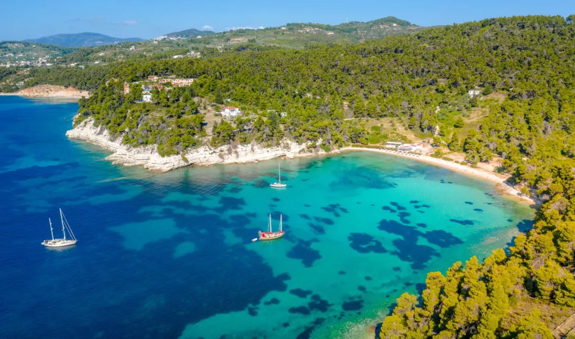 Αυτές είναι οι 198 “απάτητες παραλίες” στην Ελλάδα  Απαγορεύονται ομπρέλες, ξαπλώστρες, μουσική, αναψυκτήρια