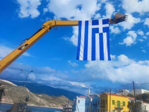Η Ελλάδα τιμά τους ήρωες και στο ακριτικό Καστελλόριζο (photos+vid)