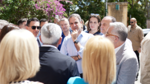 Μητσοτάκης σε πολίτες στη Ρόδο: Είμαστε έμπειροι μαραθωνοδρόμοι, κάποιοι άλλοι έχουν ήδη λαχανιάσει – Χρέος να κρατήσουμε την Ελλάδα ασφαλή